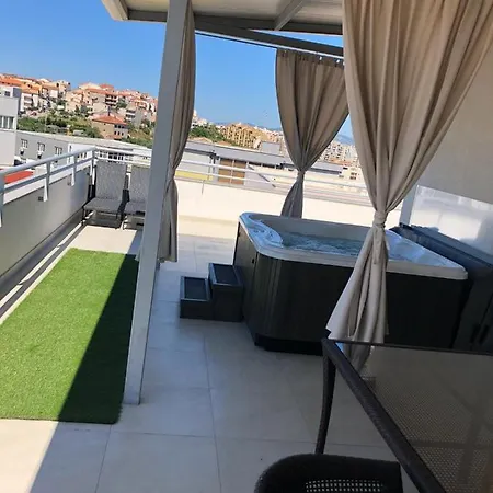 Penthouse Felicita سبليت