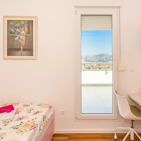 Penthouse Felicita سبليت