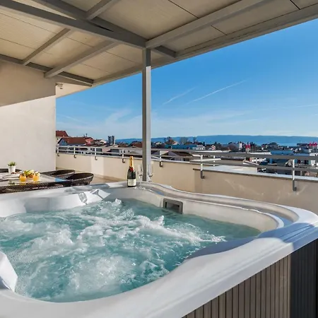 Penthouse Felicita شقة