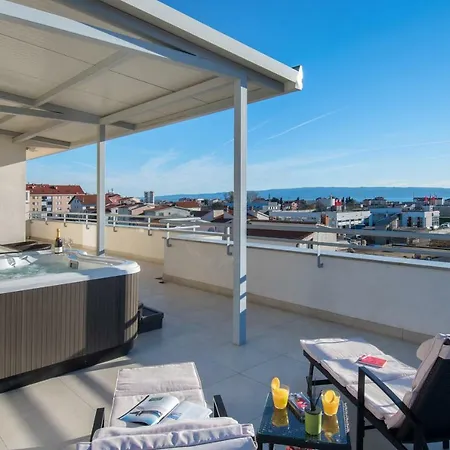 Penthouse Felicita شقة سبليت